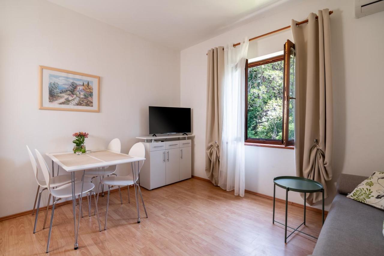 Apartments Rozelyn ウグリャン エクステリア 写真