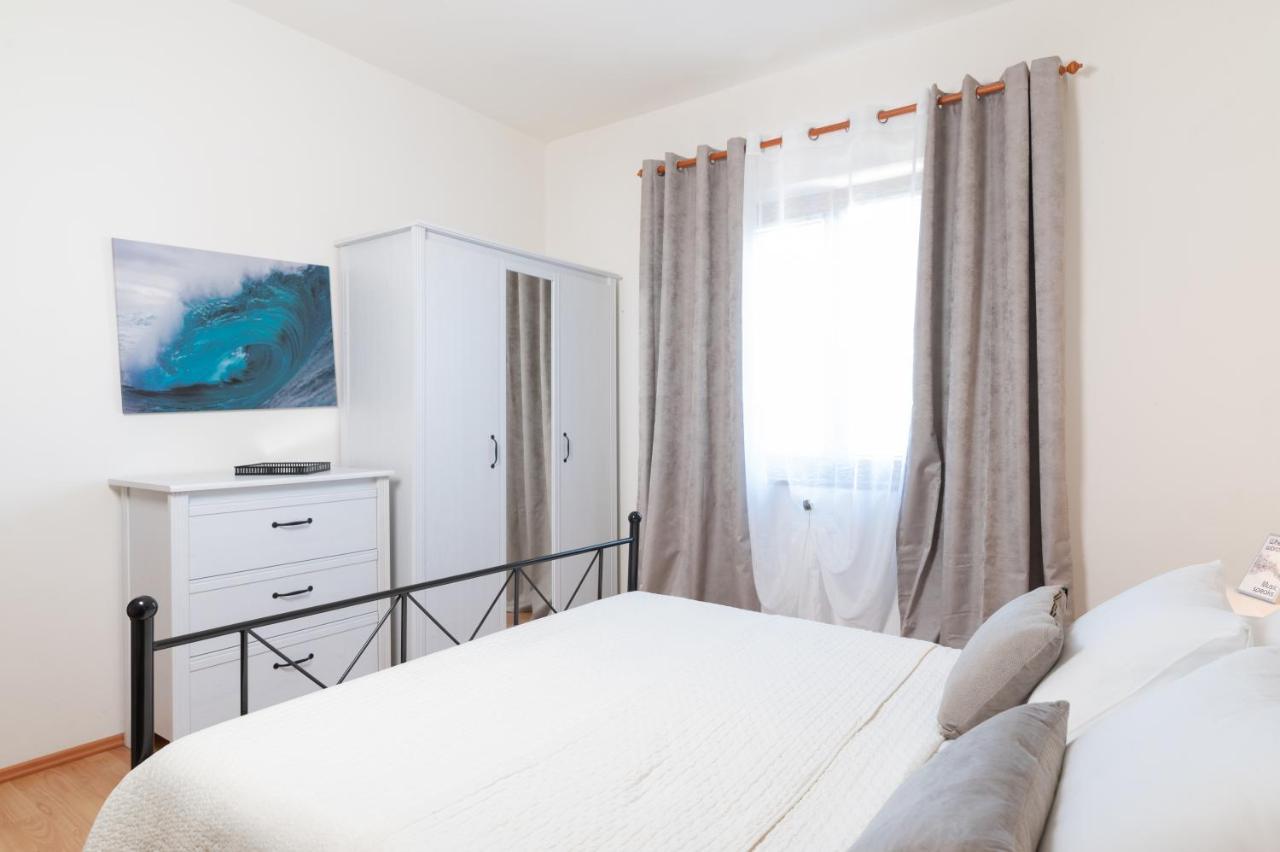 Apartments Rozelyn ウグリャン エクステリア 写真