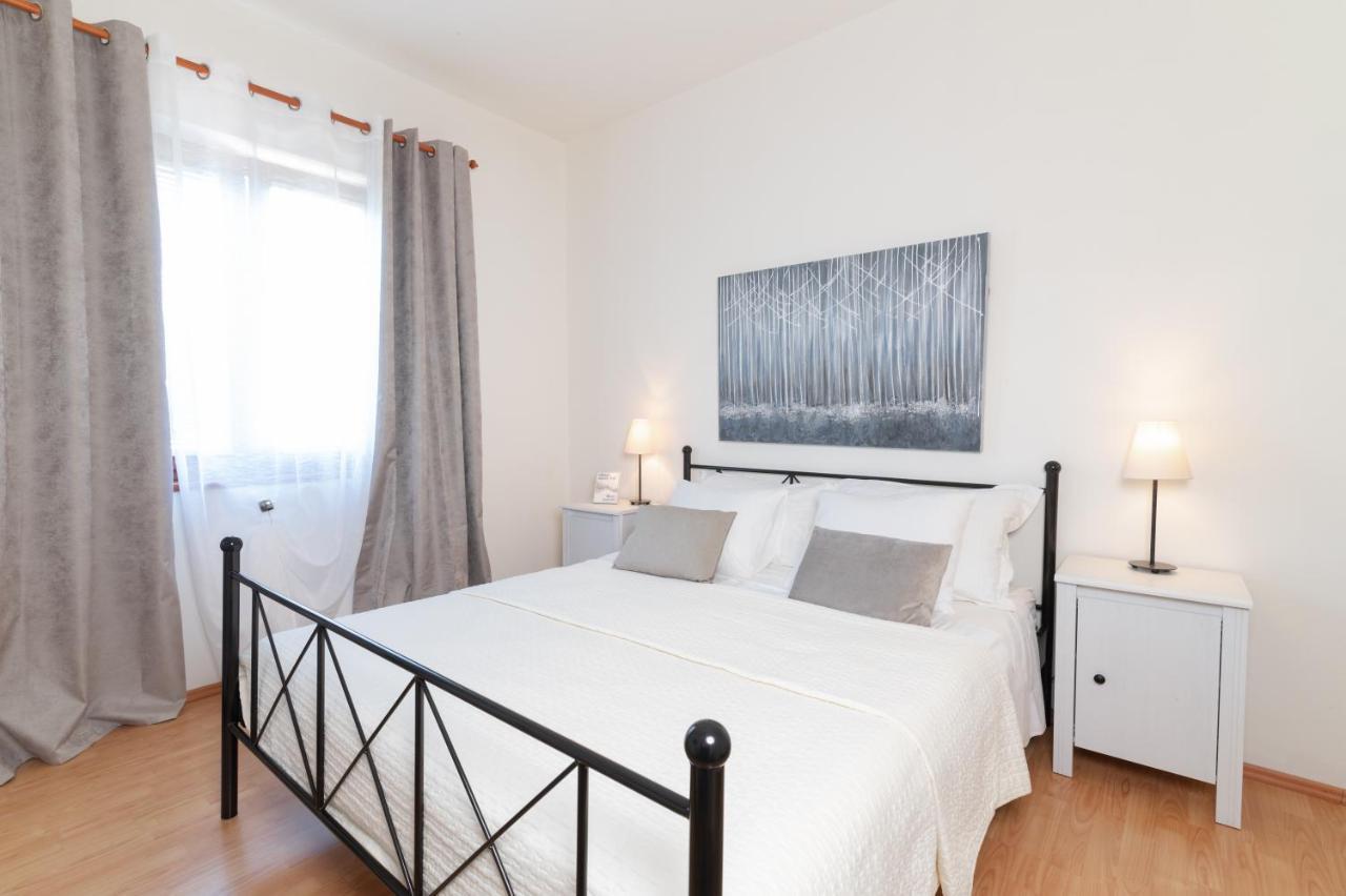 Apartments Rozelyn ウグリャン エクステリア 写真