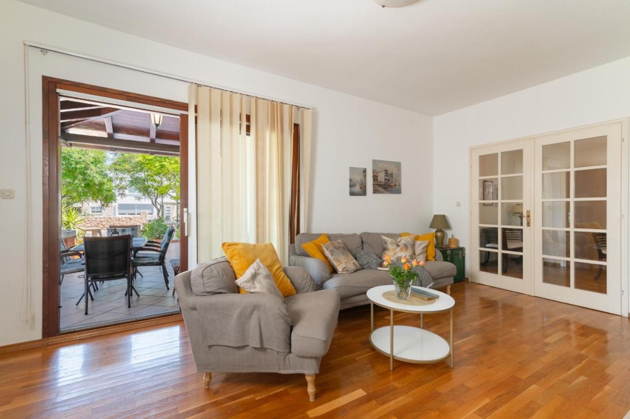 Apartments Rozelyn ウグリャン エクステリア 写真