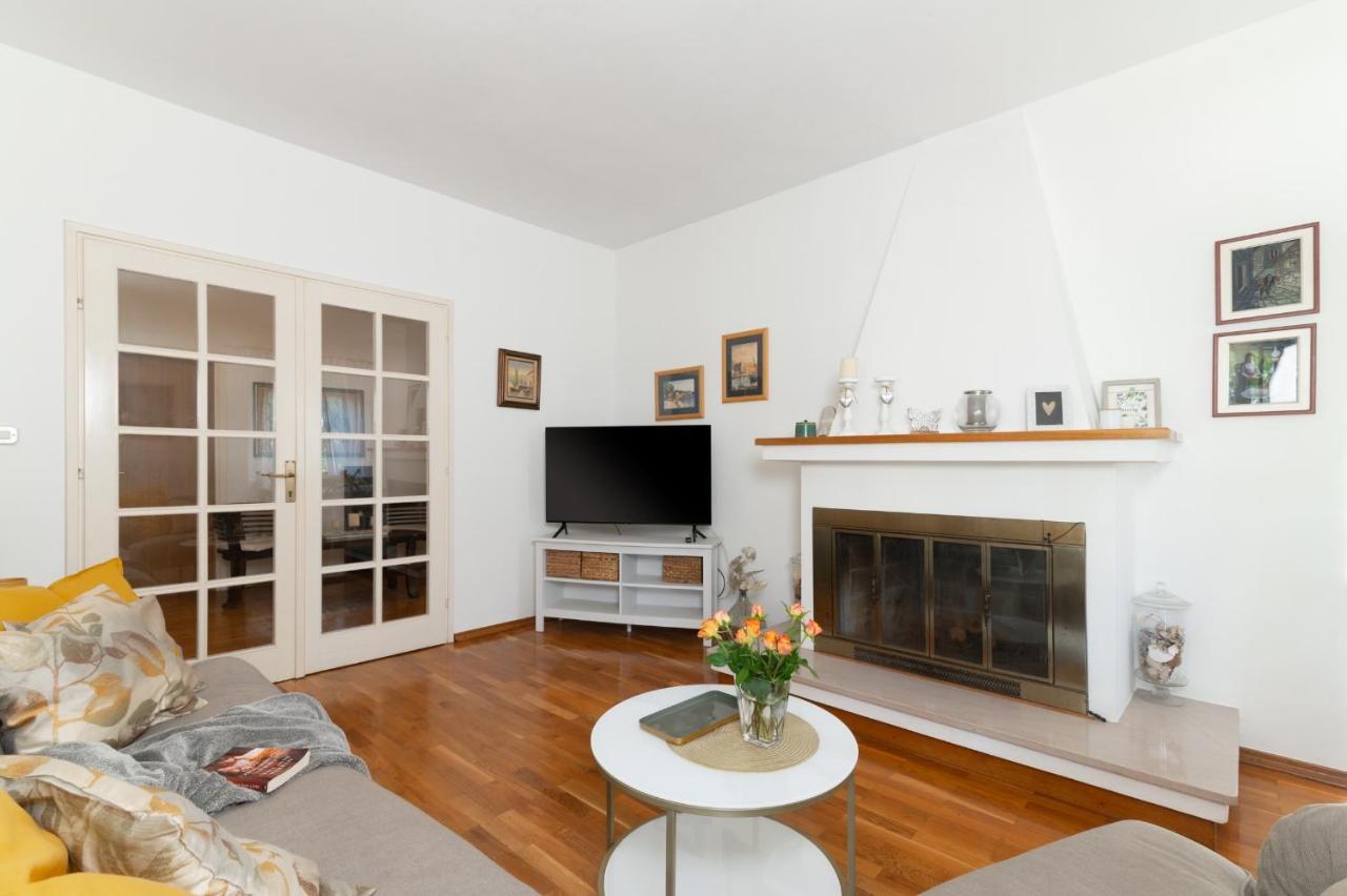 Apartments Rozelyn ウグリャン エクステリア 写真